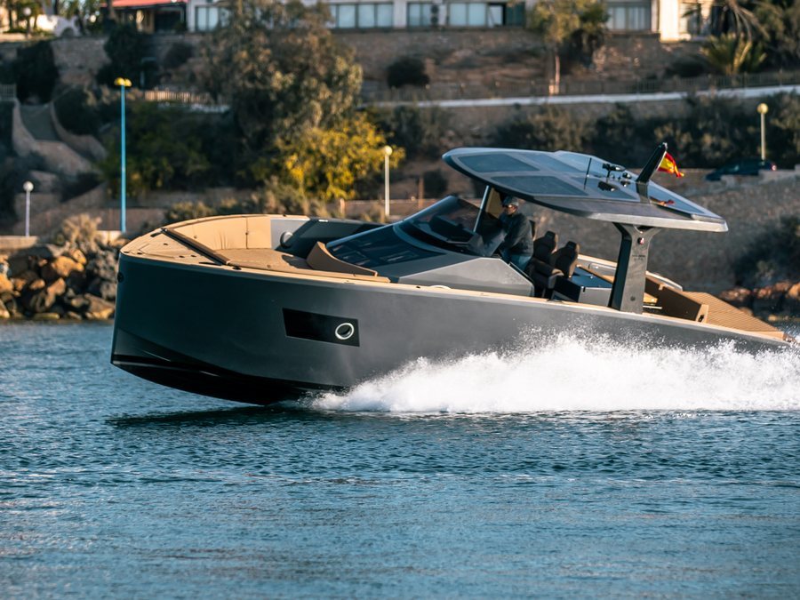 Tesoro T40 — Inboard day yacht