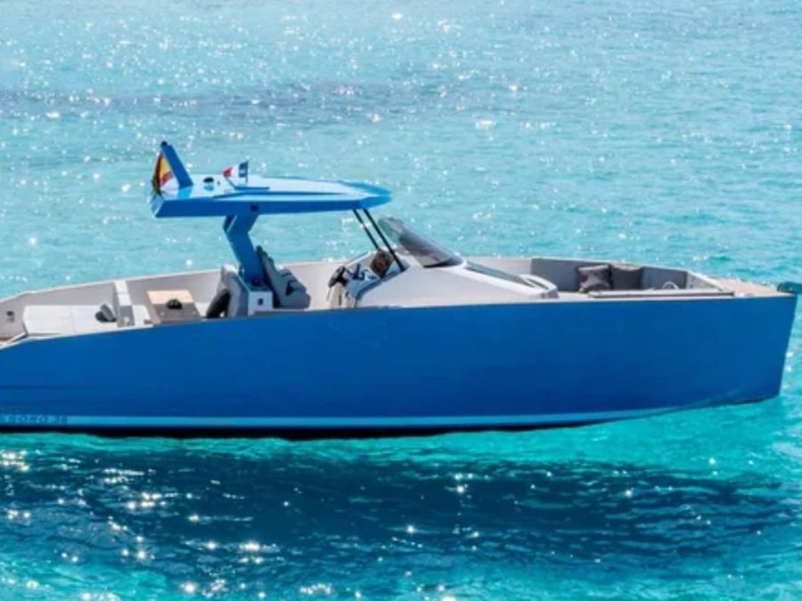 Tesoro T38 — Outboard day yacht